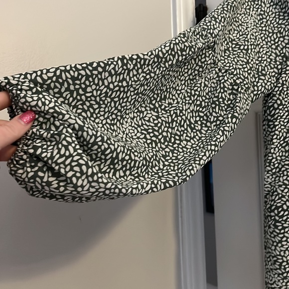 Boutique top! - Picture 3 of 7